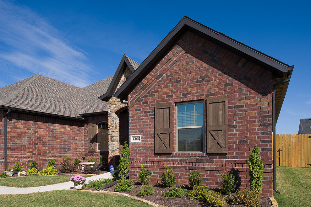 Maddox Bay Traditional Exterior Dallas by Acme Brick Company