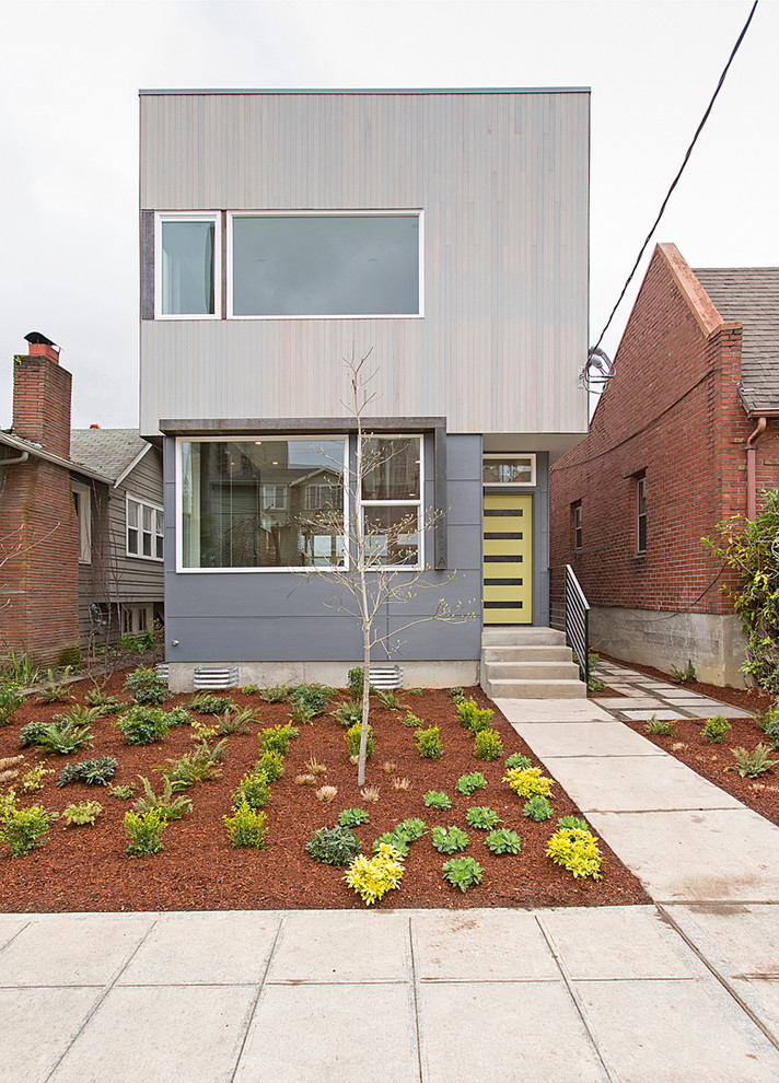 Inspiration för ett mellanstort funkis grått hus, med två våningar och platt tak