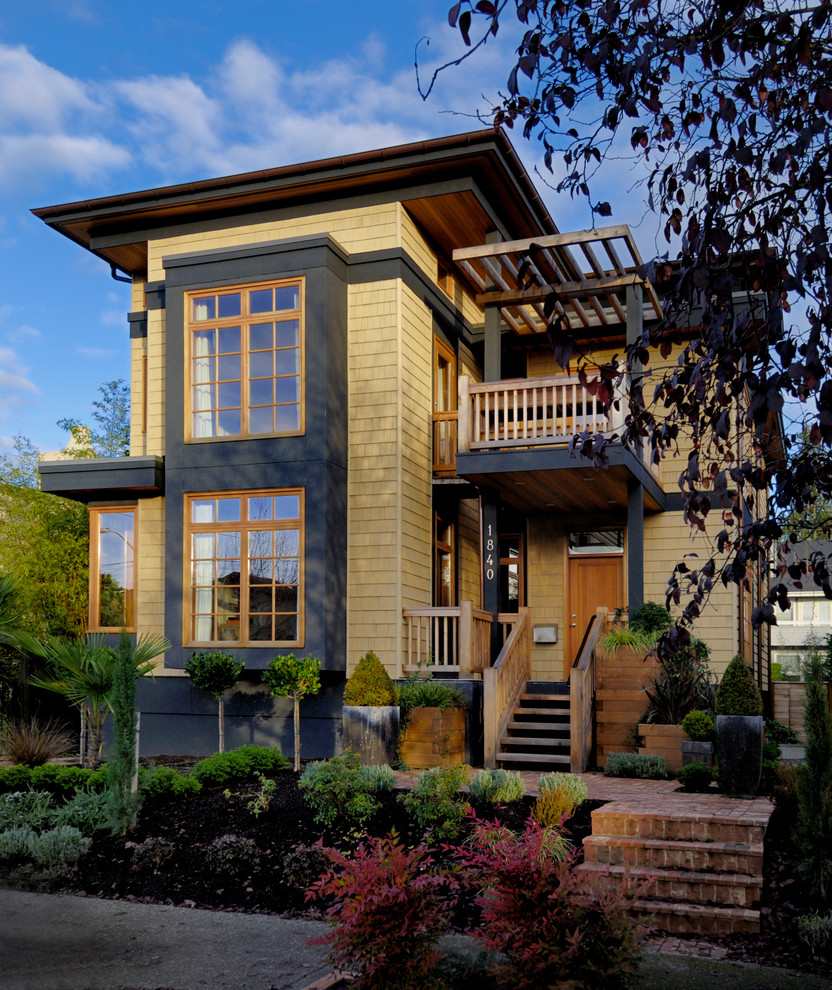 Inspiration for a medium sized and yellow traditional two floor house exterior in Seattle.