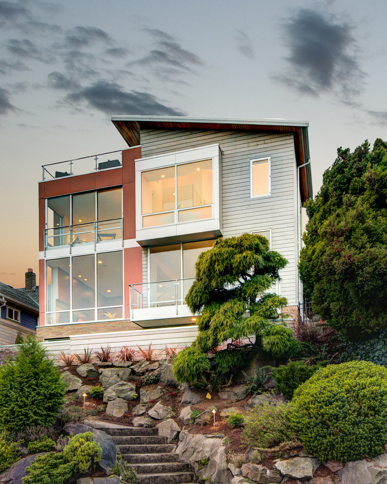 Zweistöckiges Modernes Haus mit Pultdach in Seattle