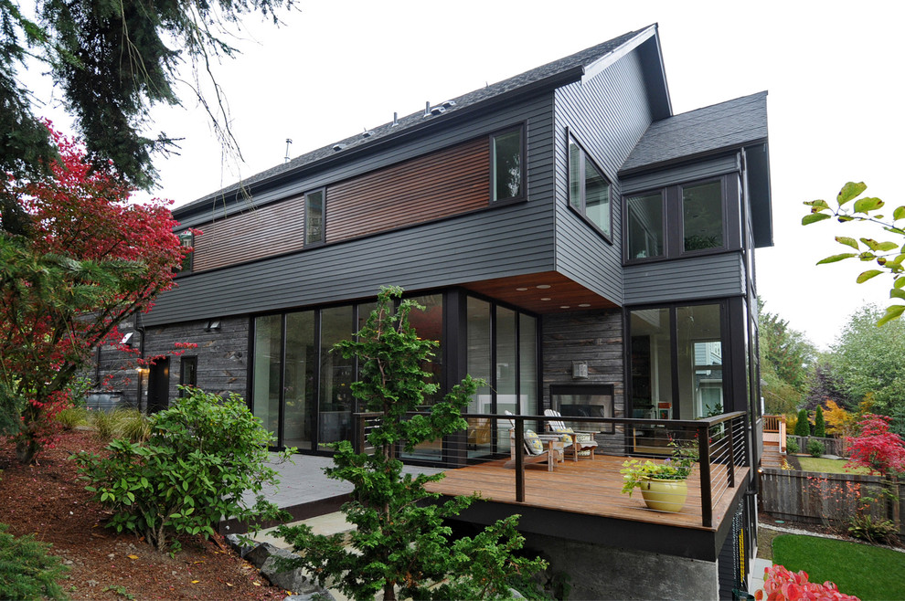 Photo of a contemporary house exterior in Seattle.