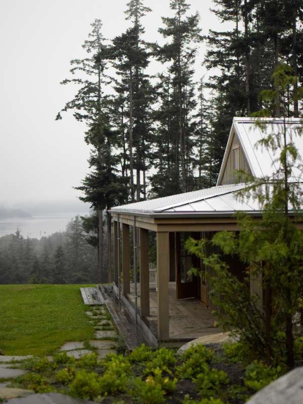 Elegant exterior home photo in Seattle