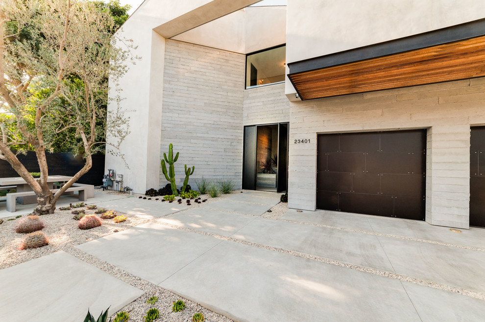 Geräumiges Modernes Einfamilienhaus mit grauer Fassadenfarbe und Mix-Fassade in Los Angeles
