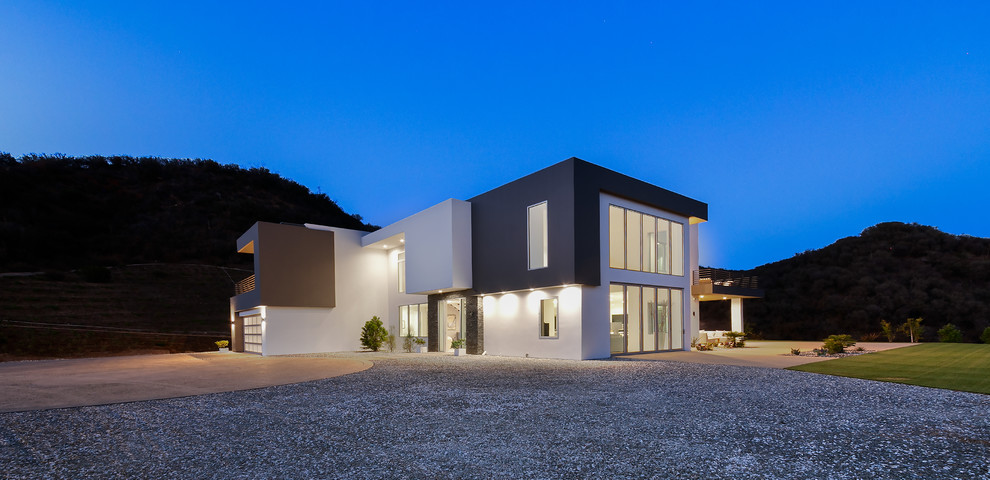 Imagen de fachada de casa multicolor minimalista grande de dos plantas con revestimientos combinados y tejado plano
