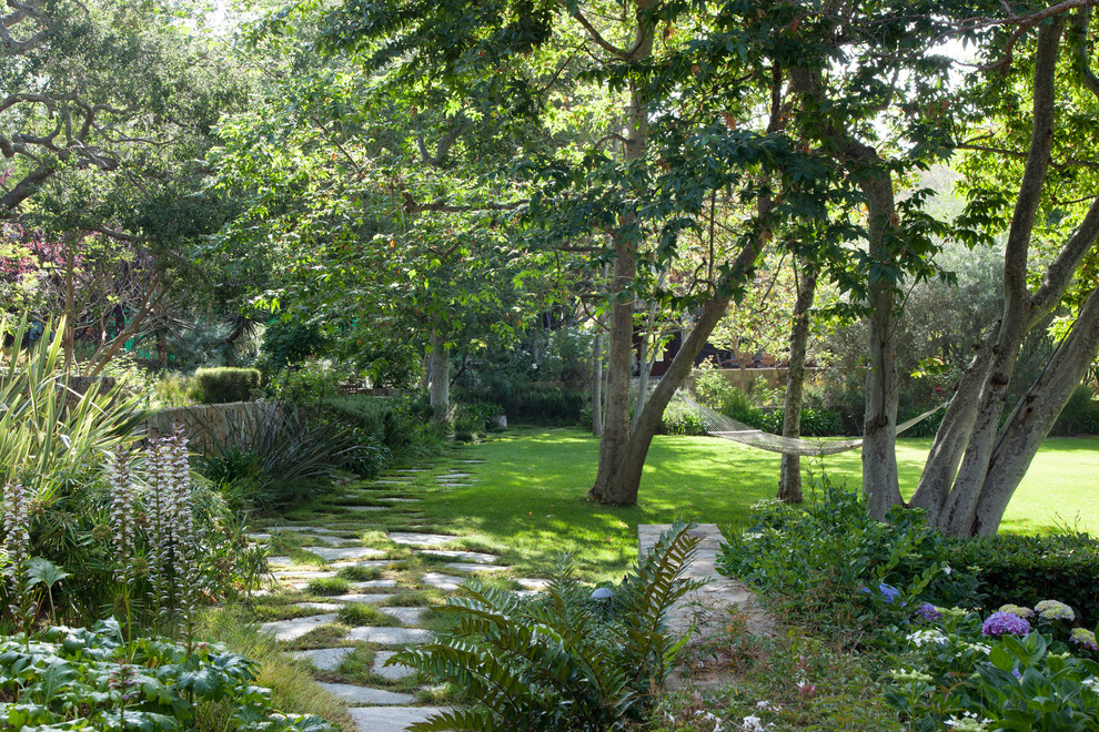 Свежая идея для дизайна: участок и сад в стиле фьюжн - отличное фото интерьера