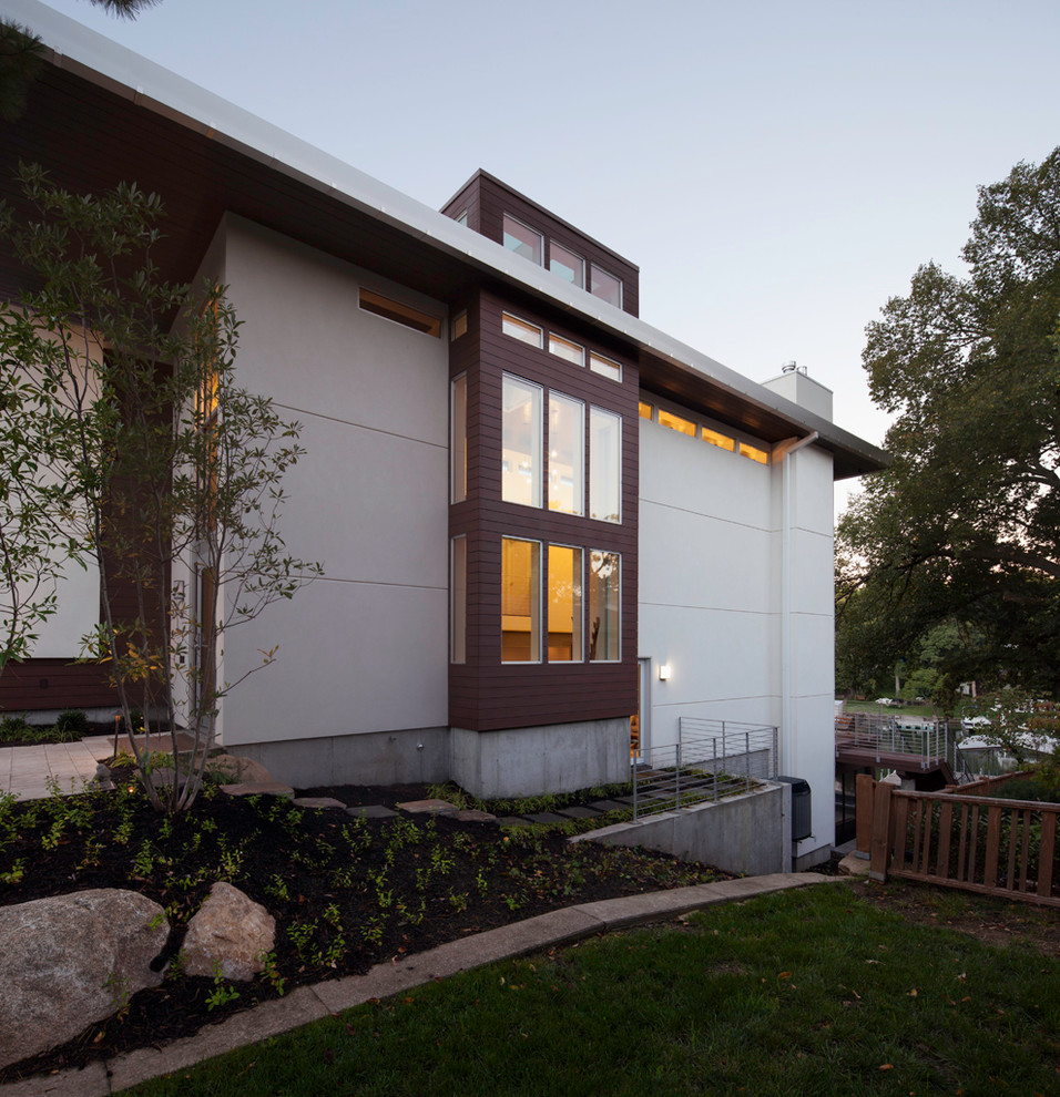 Inspiration for a contemporary exterior home remodel in Kansas City