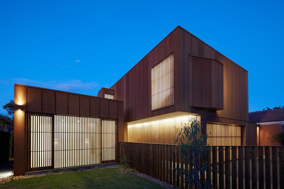 Large contemporary house exterior in Melbourne.