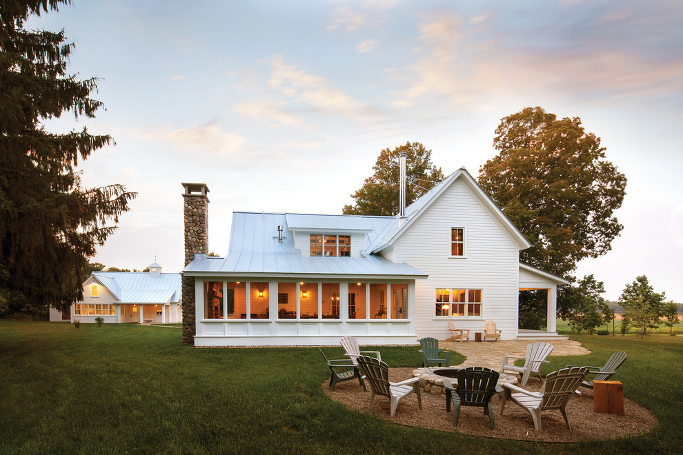 Zweistöckiges Landhaus Haus mit weißer Fassadenfarbe in Sonstige