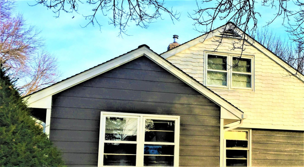 Foto de fachada de casa multicolor retro de tamaño medio de dos plantas con revestimiento de aglomerado de cemento y tejado de teja de madera