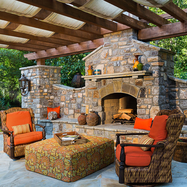 Marietta Outdoor Fireplace & Pergola Montagne Terrasse et Patio