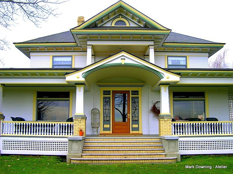 Photo of a traditional house exterior in Portland.