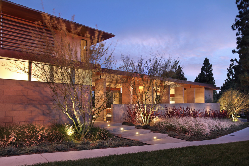 Contemporary house exterior in Orange County.