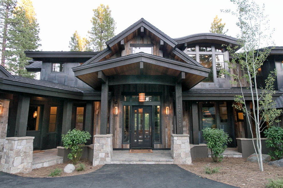 Example of a mountain style brown exterior home design in Sacramento