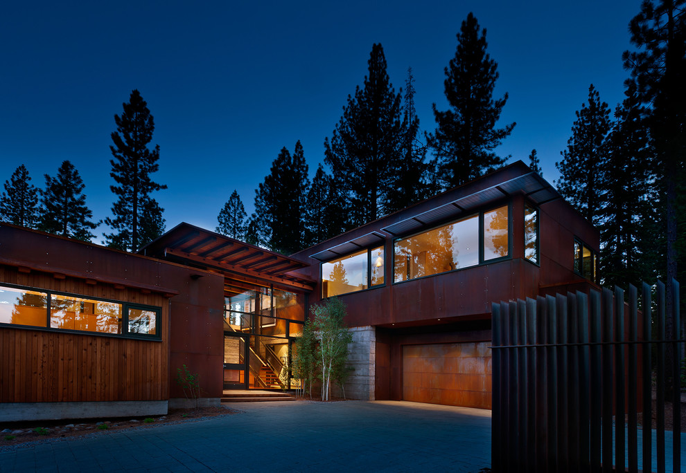 Contemporary exterior home idea in Sacramento