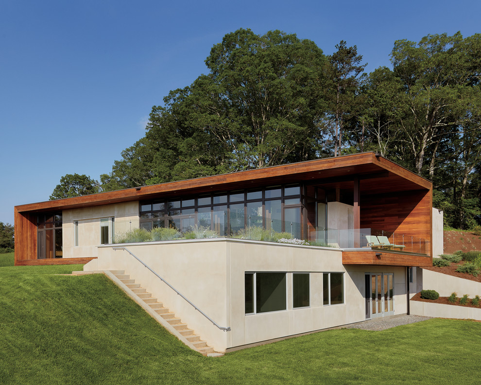 Идея дизайна: большой, двухэтажный, деревянный дом в современном стиле с плоской крышей