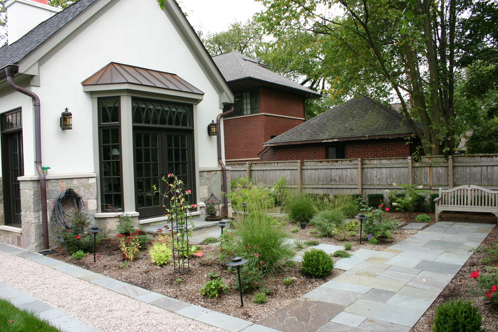 Idée de décoration pour une façade de maison design.