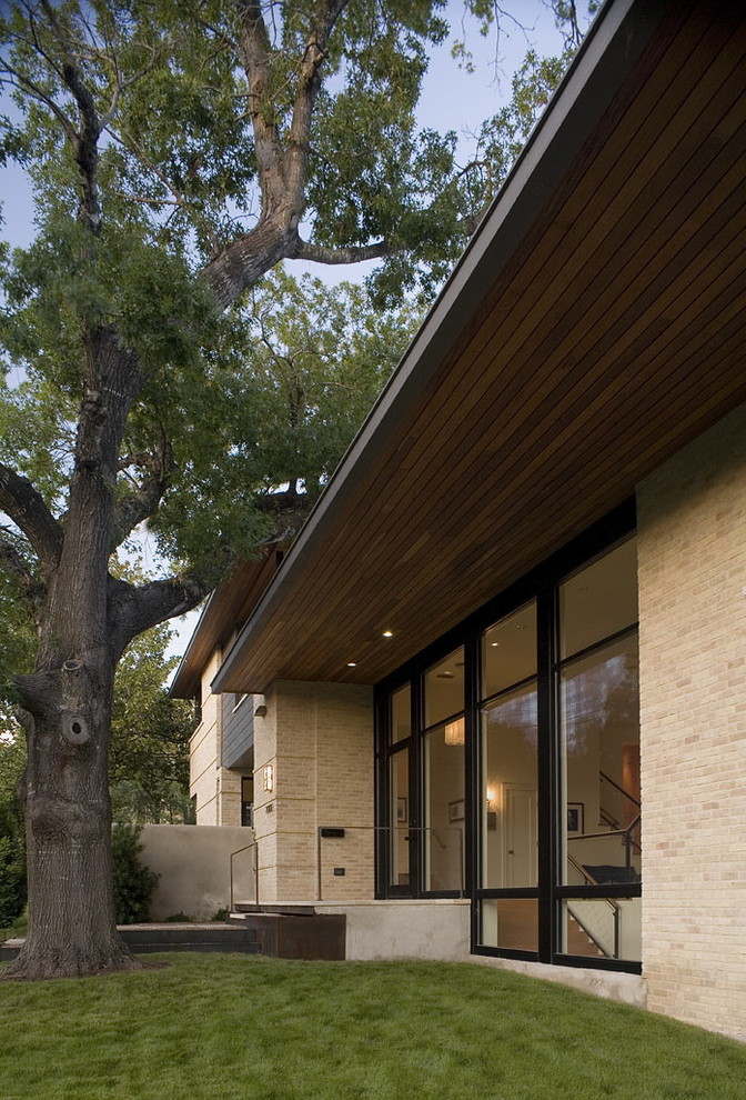 Modernes Haus mit Backsteinfassade in Austin