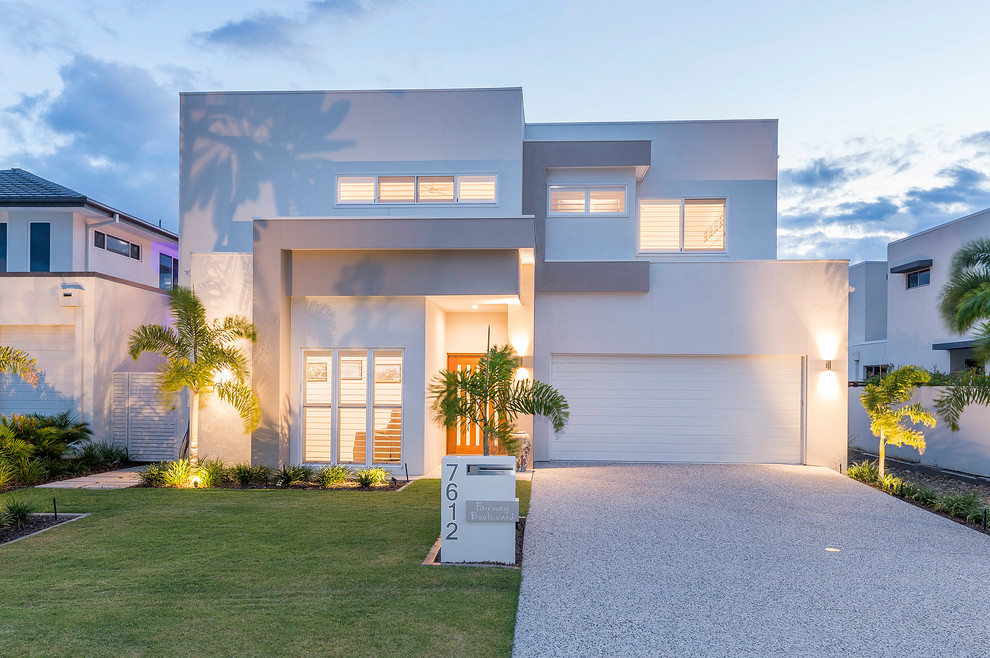 Zweistöckiges Modernes Einfamilienhaus mit Putzfassade, weißer Fassadenfarbe und Flachdach in Gold Coast - Tweed