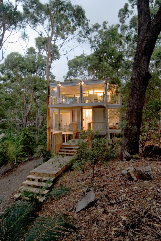Zweistöckiges Modernes Einfamilienhaus mit grauer Fassadenfarbe und Flachdach in Sydney