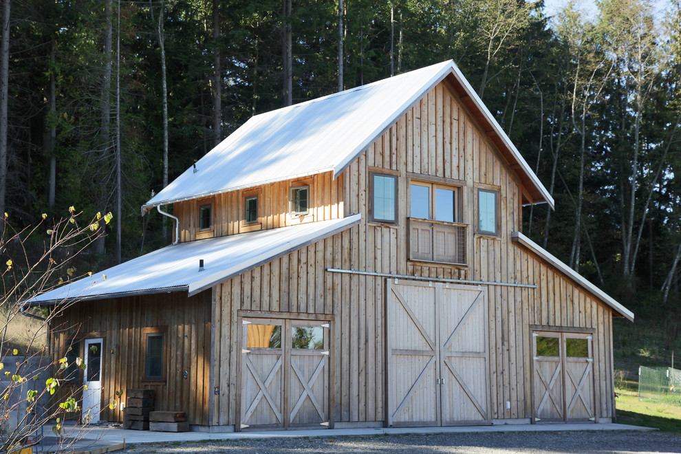 Diseño de fachada campestre con revestimiento de madera
