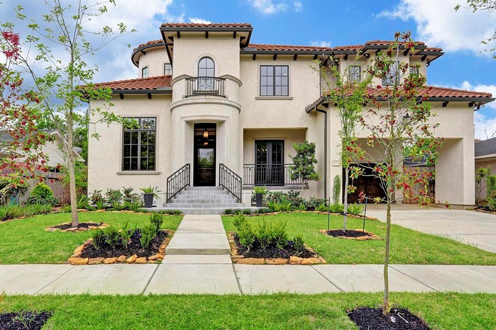Mediterranean Custom Home with Designer Finishings in Bellaire, Texas