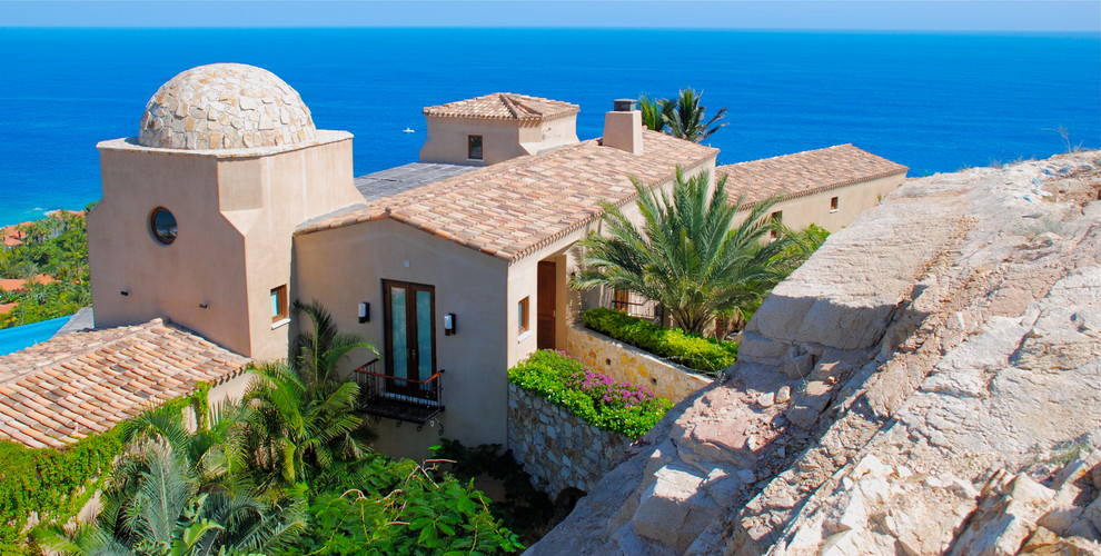 Свежая идея для дизайна: большой дом в средиземноморском стиле - отличное фото интерьера