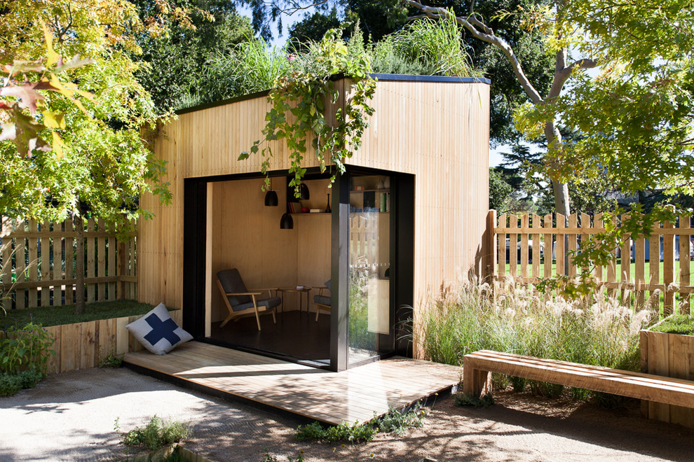 Kleine, Einstöckige Moderne Holzfassade Haus mit Flachdach in Melbourne