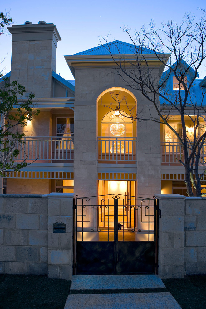 На фото: большой, двухэтажный, бежевый частный загородный дом в современном стиле с облицовкой из камня, полувальмовой крышей и металлической крышей
