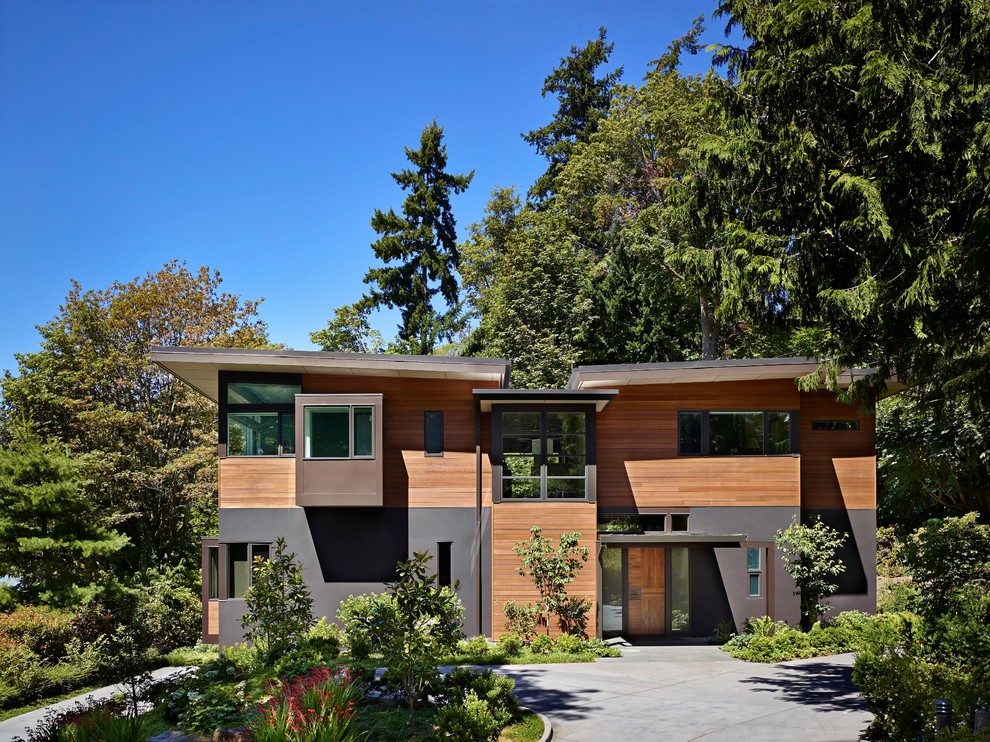 Large contemporary two floor house exterior in Seattle with mixed cladding and a lean-to roof.