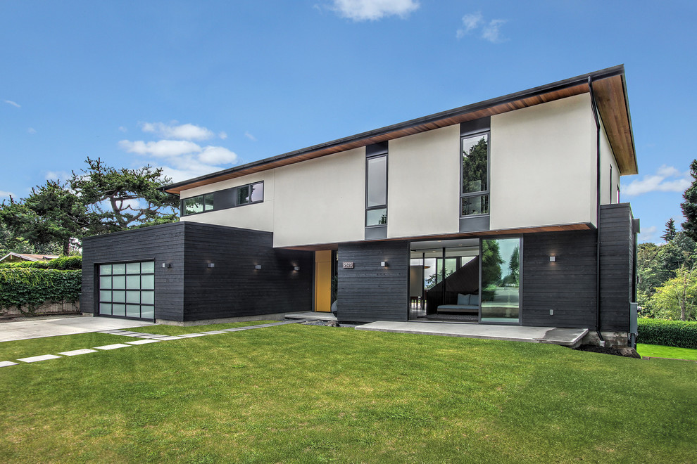 Пример оригинального дизайна: двухэтажный, бежевый дом в современном стиле с комбинированной облицовкой и односкатной крышей