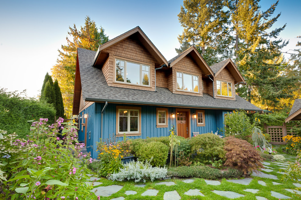 Medium sized classic house exterior in Vancouver.