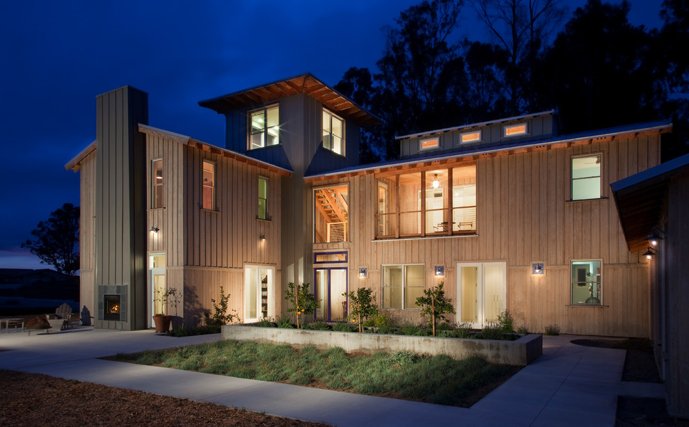 Photo of a contemporary house exterior in San Luis Obispo.