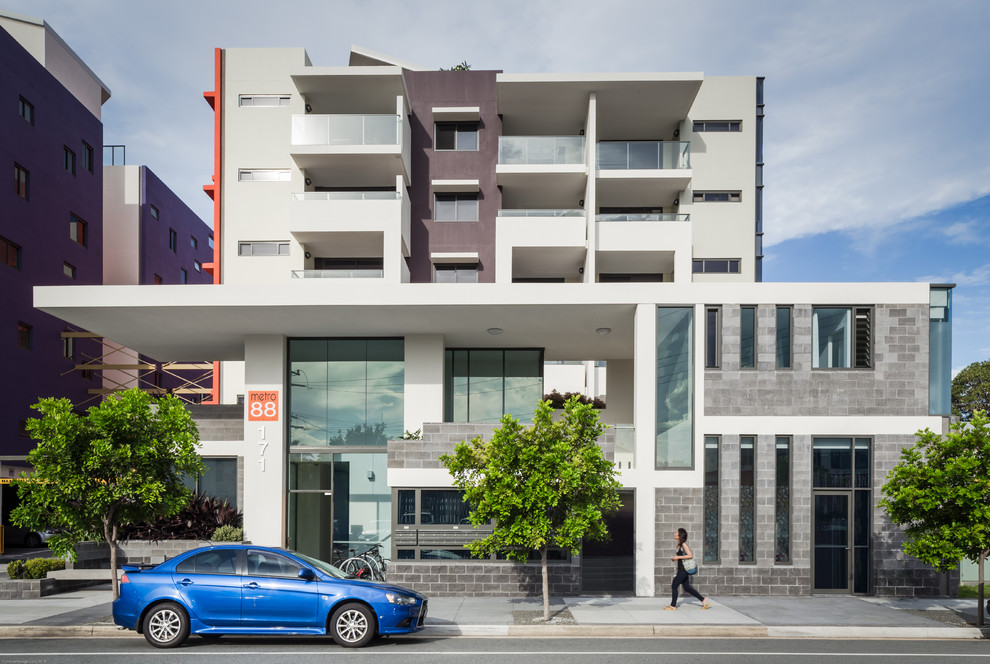 Trendy exterior home photo in Gold Coast - Tweed