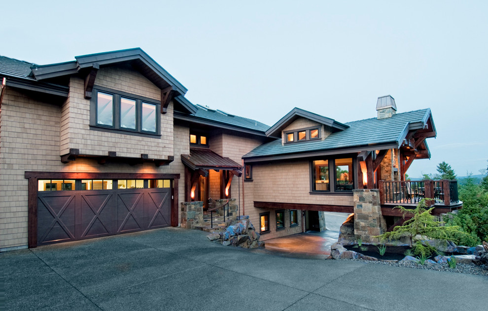 Inspiration for a rustic house exterior in Vancouver.