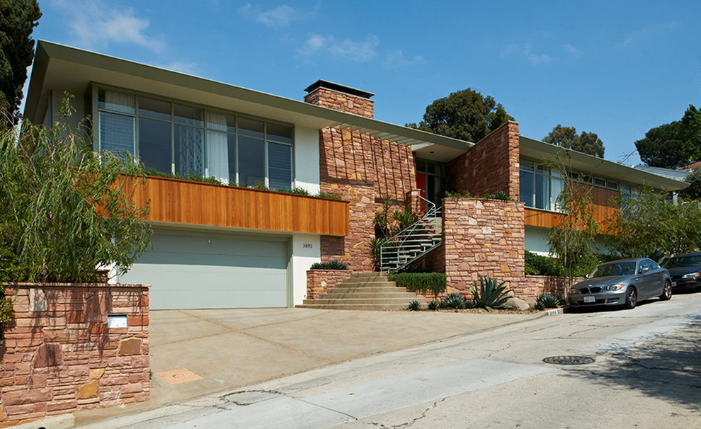Example of a mid-century modern exterior home design in Los Angeles