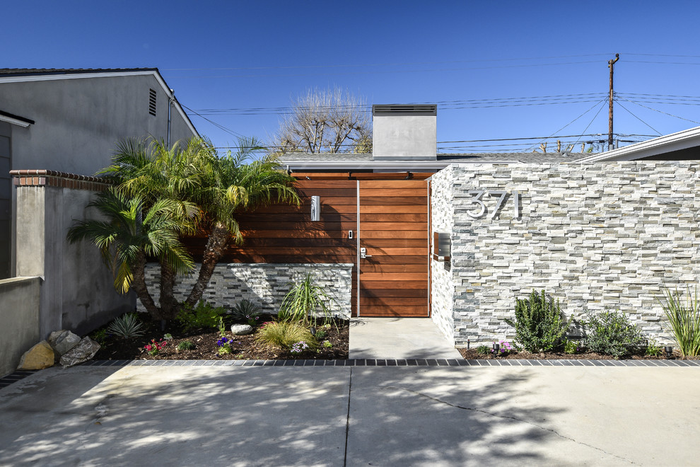 Inspiration for a 1960s one-story house exterior remodel in Los Angeles
