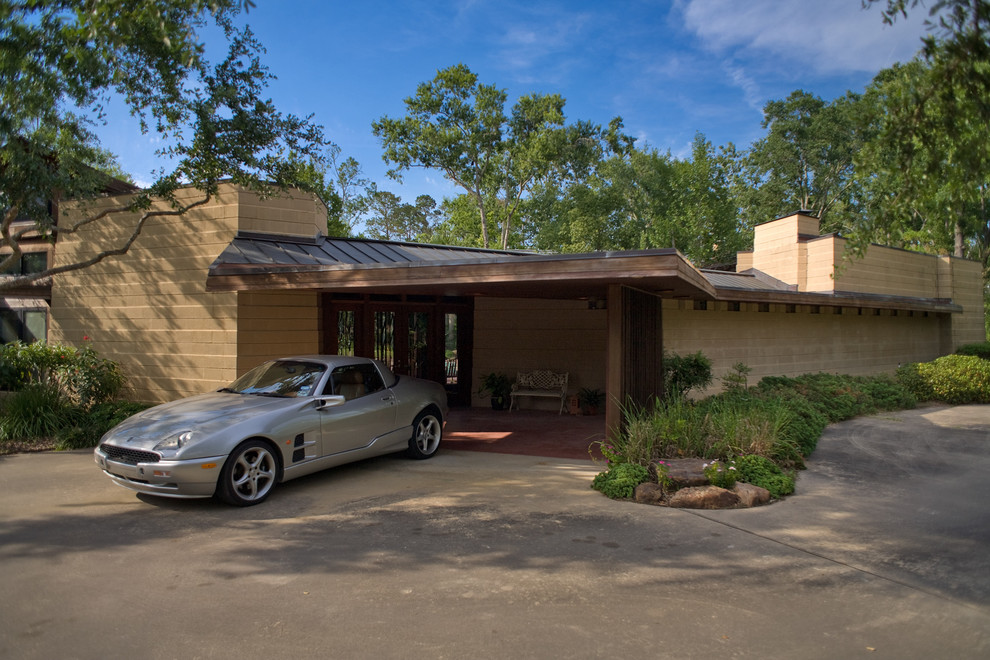 Example of a 1950s exterior home design in Houston