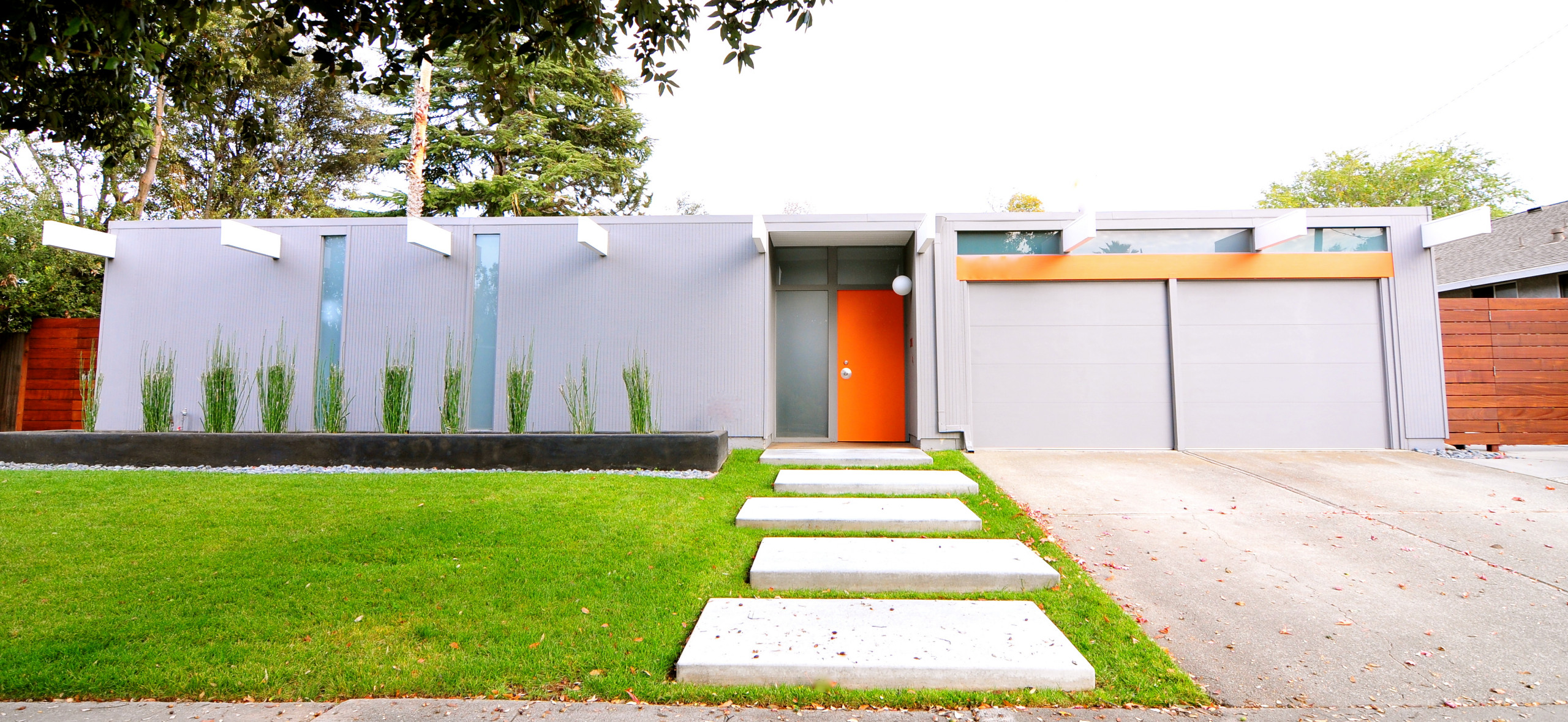 Staggered Garage - Photos & Ideas | Houzz