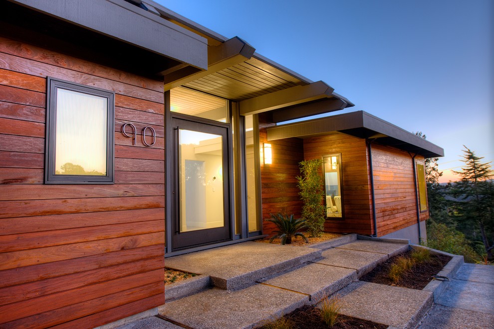 Medium sized and brown retro bungalow house exterior in San Francisco with wood cladding.