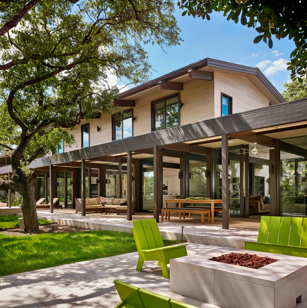 Photo of a large contemporary house exterior in Austin.