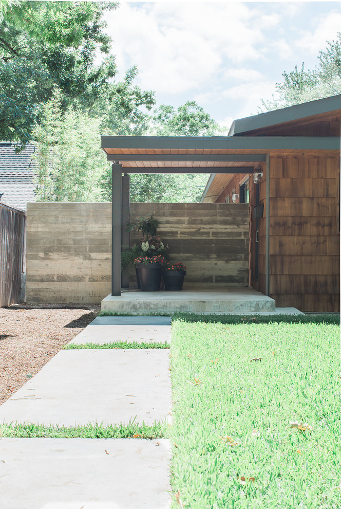 Inspiration for a midcentury house exterior in Austin.