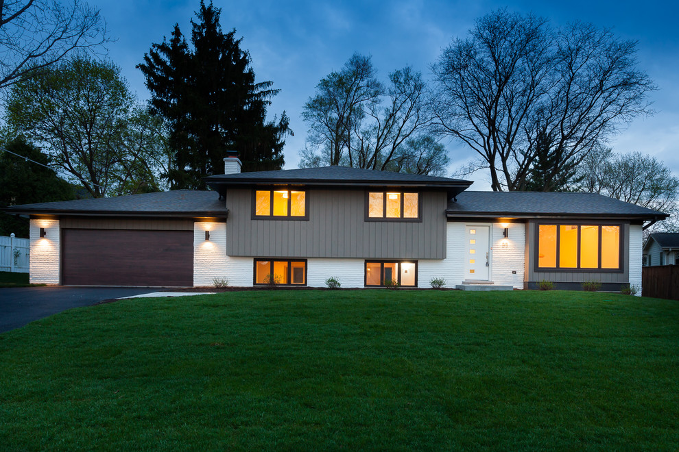 Стильный дизайн: коричневый дом в стиле ретро - последний тренд