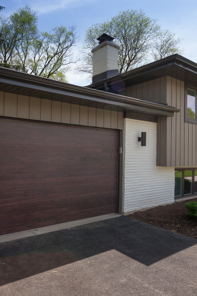 Mid-century modern brown exterior home idea in Chicago