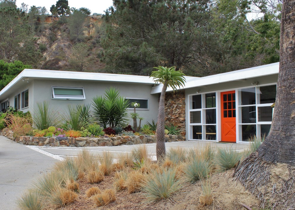 Mid-century modern exterior home idea in San Diego