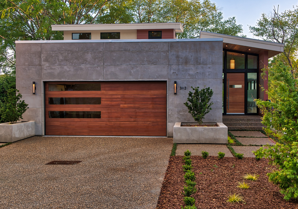 Diseño de fachada de casa gris retro de tamaño medio de tres plantas con revestimientos combinados, tejado de un solo tendido y tejado de metal