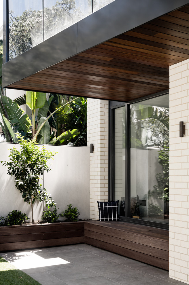 Design ideas for a contemporary house exterior in Melbourne.