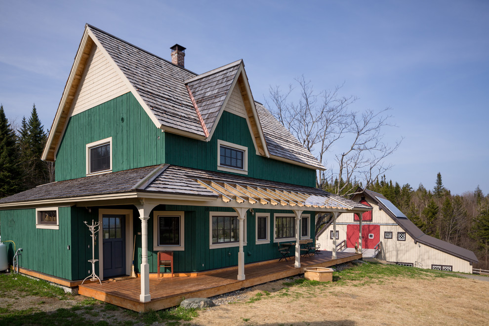 Inspiration for a farmhouse exterior home remodel in Burlington