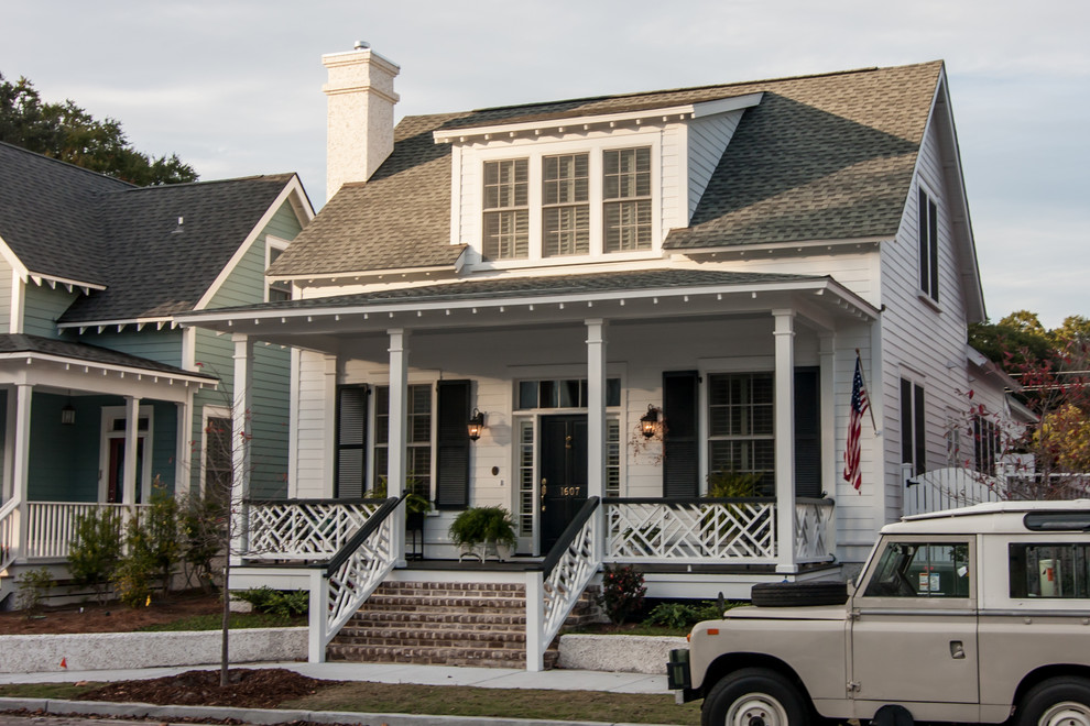 This is an example of a classic house exterior in Charleston.