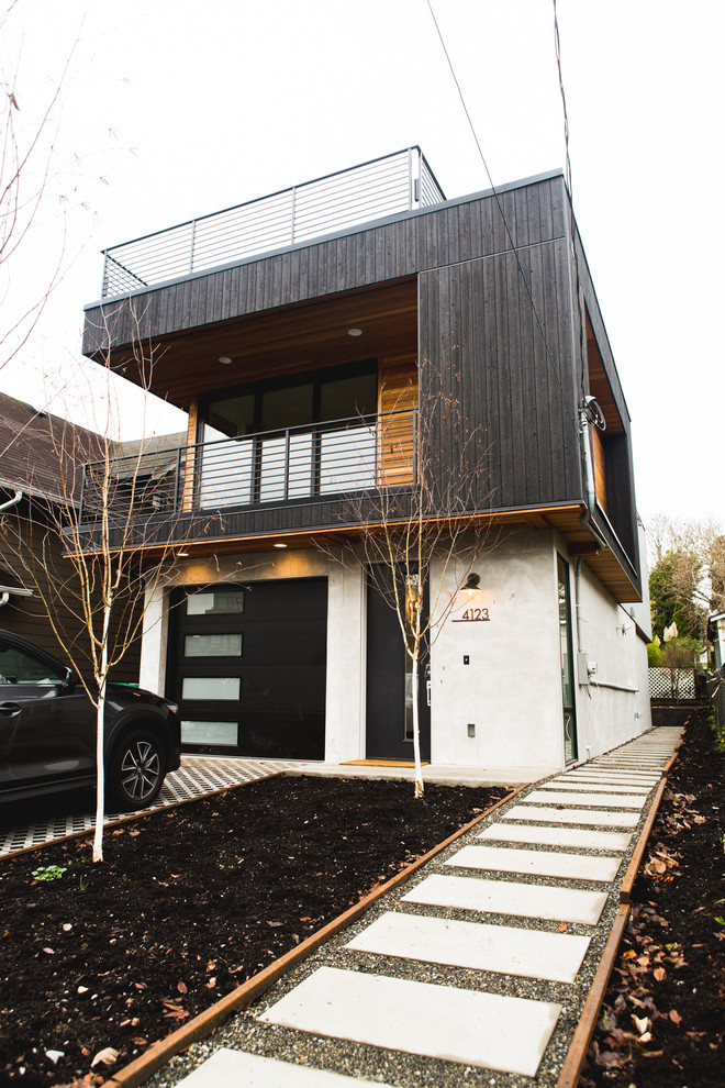 Réalisation d'une façade de maison minimaliste en bois de taille moyenne et à un étage.