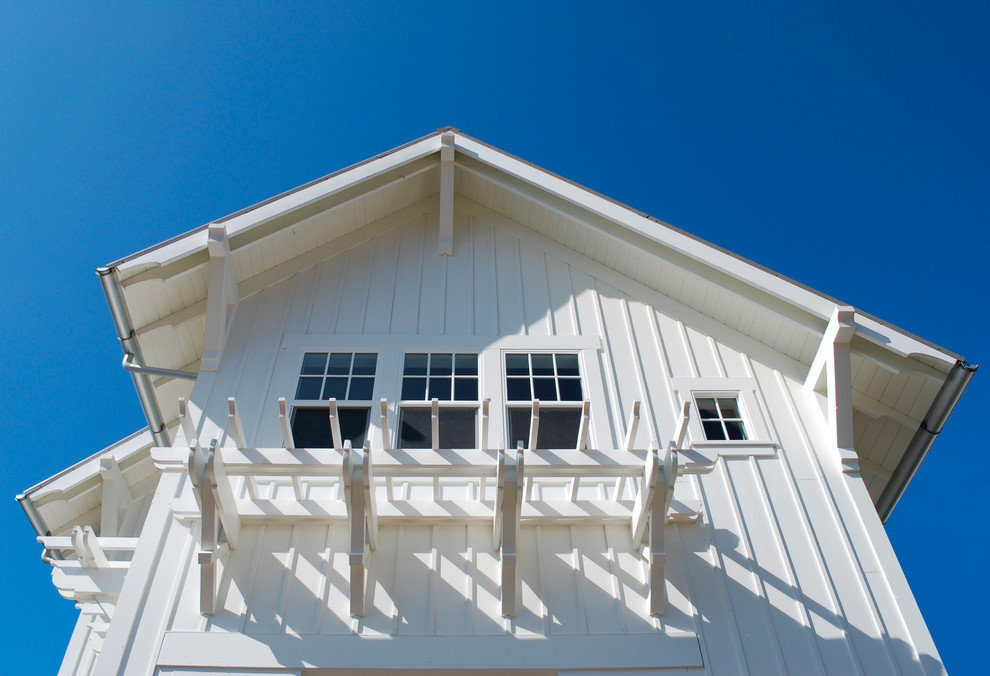 Источник вдохновения для домашнего уюта: двухэтажный, деревянный, белый дом среднего размера в морском стиле
